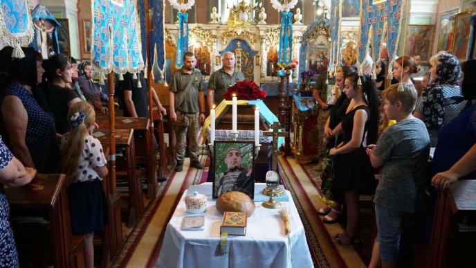 На Мукачівщині попрощалися із Героєм – 01