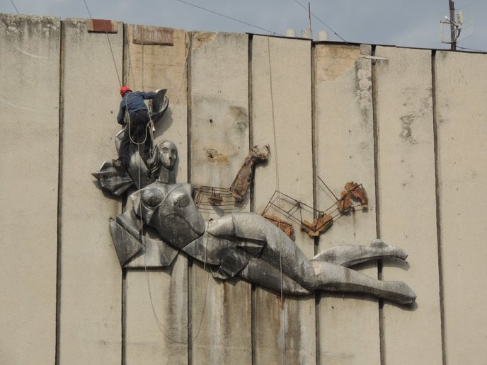 У Берегові альпініст демонтує аварійну "Музу" – 06