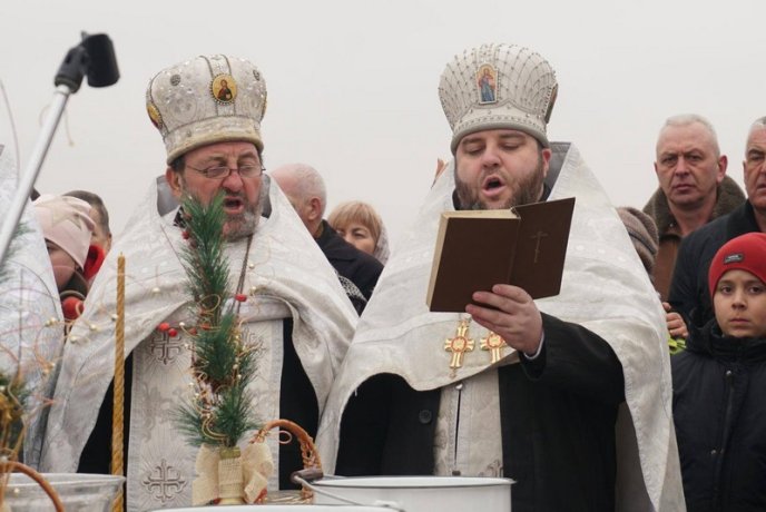 Як у Мукачеві на Водохреща у води Латориці занурювались – 16