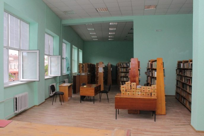 Любителі книг незабаром приходитимуть у відремонтовану бібліотеку – 05