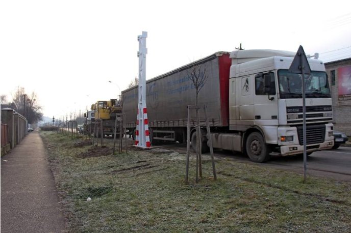 Ще на двох вулицях Мукачева облаштовують обмежувачі руху – 01