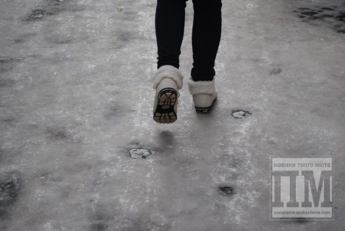 Центр Мукачева від снігу очищають комунальники, окраїни міста – плюсова температура (ФОТО) – 07