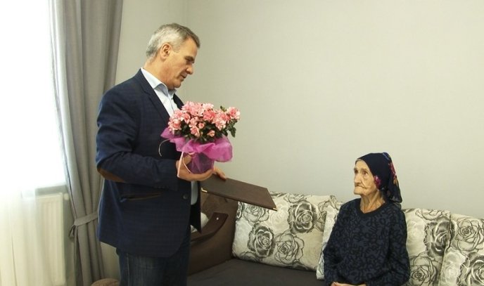 На Мукачівщині жінка відзначила 100 років  – 04 На Мукачівщині жінка відзначила 100 років  – 04