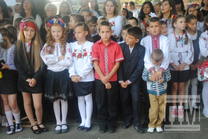 Перший дзвоник відсвяткували у Мукачівській гімназії (ФОТОРЕПОРТАЖ) – 14 Перший дзвоник відсвяткували у Мукачівській гімназії (ФОТОРЕПОРТАЖ) – 14