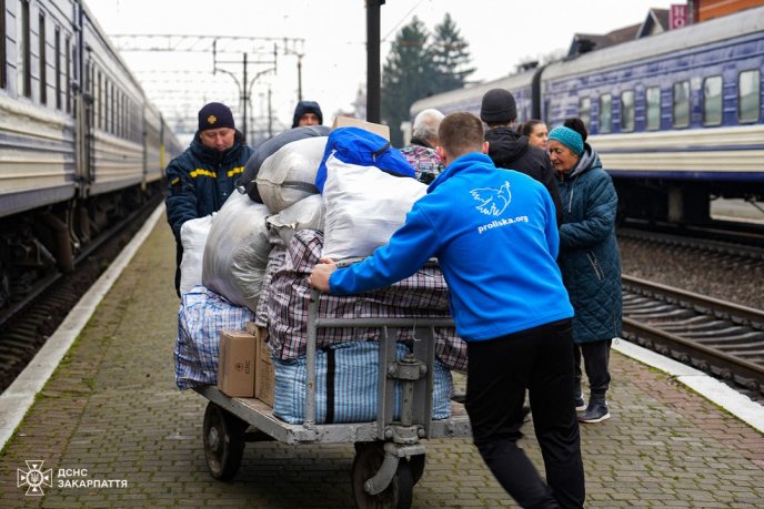 У Мукачево прибув черговий евакуаційний потяг
