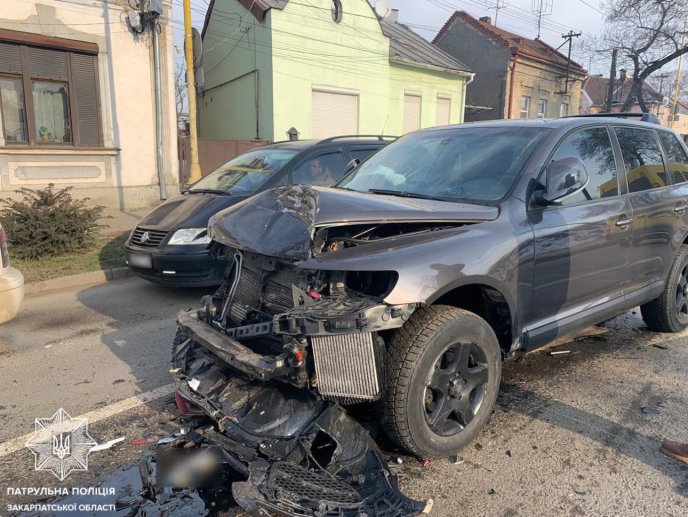 В Ужгороді сталась масштабна ДТП. Зіткнулись 4 машини – 01