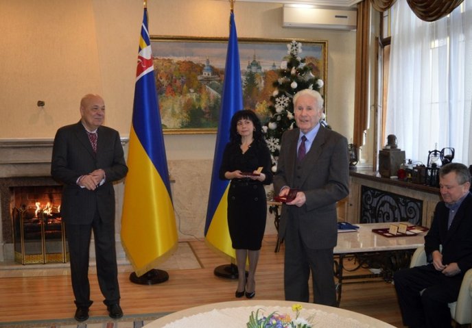 Закарпатців відзначили найвищими президентськими та обласними нагородами – 06