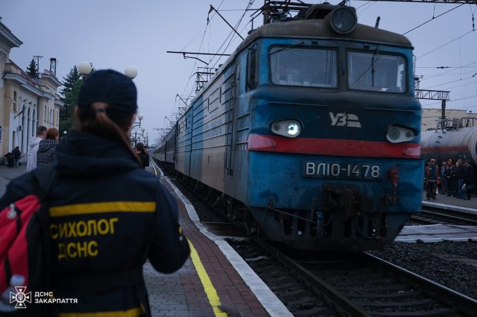На Закарпатті зустріли евакуаційний потяг з Донецької області – 01 На Закарпатті зустріли евакуаційний потяг з Донецької області – 01