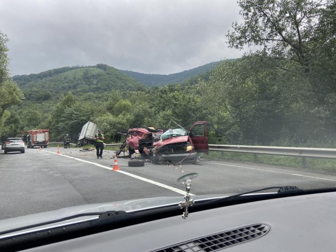 На Закарпатті трапилась страхітлива аварія: шокуючі фото з місця події – 02