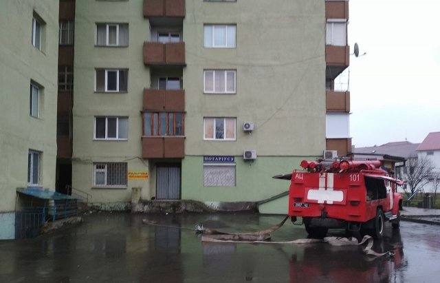 З’явилися фотографії з місця пожежі у 16-поверхівці – 05
