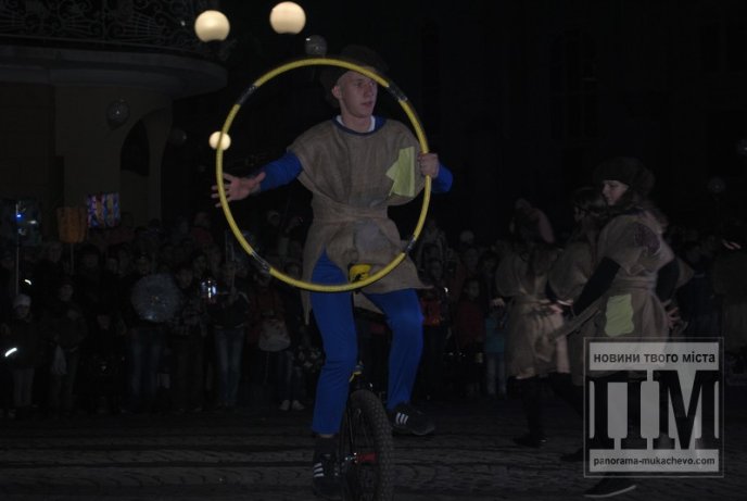 У Мукачеві відзначили День святого Мартина яскравим вогняним шоу (ФОТОРЕПОРТАЖ) – 09