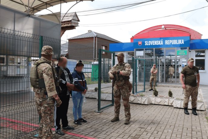 Затримано закарпатця, який хотів перепродати дитину в ЄС за 25 тисяч доларів – 05 Затримано закарпатця, який хотів перепродати дитину в ЄС за 25 тисяч доларів – 05