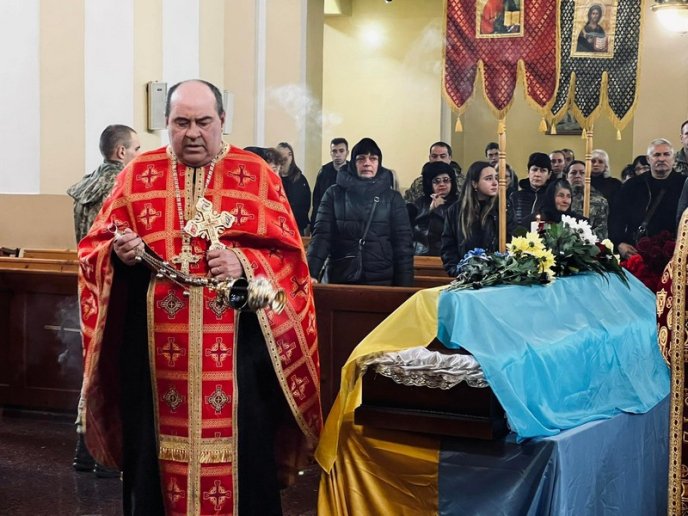 У Мукачеві попрощалися із 18-річним Героєм, який загинув на війні – 09