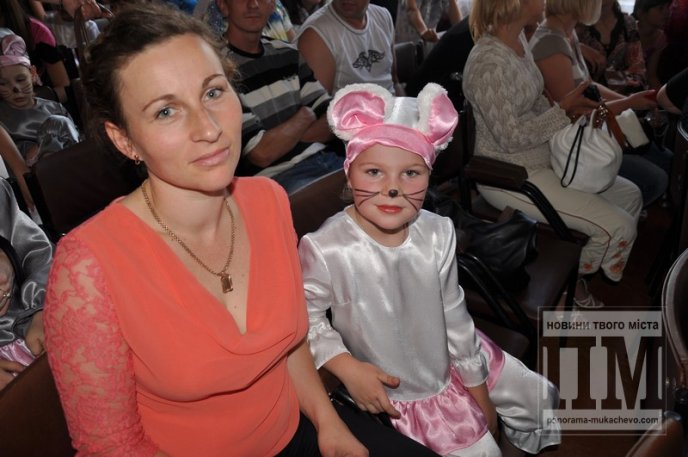 У Мукачеві відбулася святкова шоу-програма "Дитинство в сонячних долонях" (ФОТОРЕПОРТАЖ) – 05