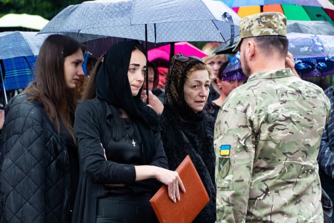 На Закарпатті поховали 27-річного військового – 02