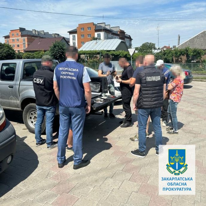 Правоохоронці Закарпаття виявили факти продажу автомобілів, ввезених як гуманітарна допомога – 03