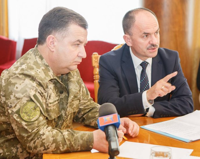 Родини закарпатських військових з вимогами зустріли Міністра оборони Степана Полторака – 06