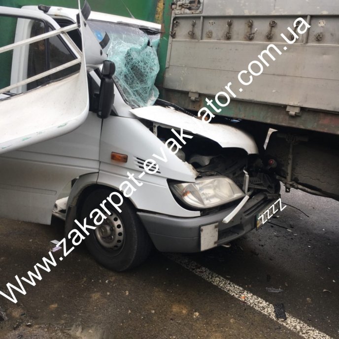 На Свалявщині зіткнулись три автомобілі – 02