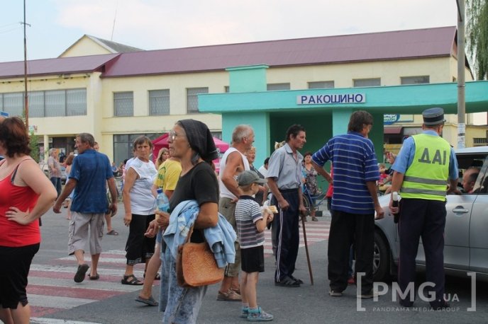 Мешканці Ракошина не збираються відкривати трасу міжнародного сполучення "Київ-Чоп" – 25