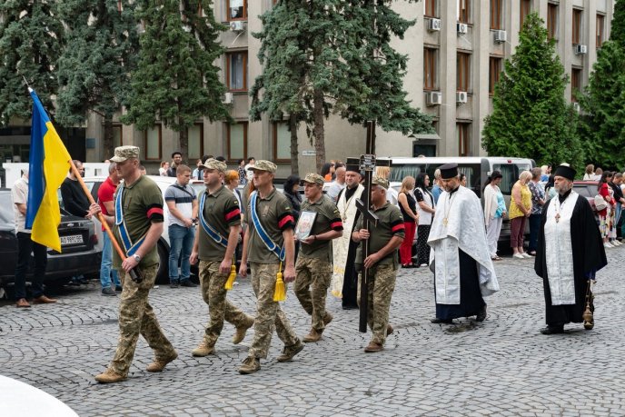 Закарпаття попрощалось із 39-річним військовим – 04