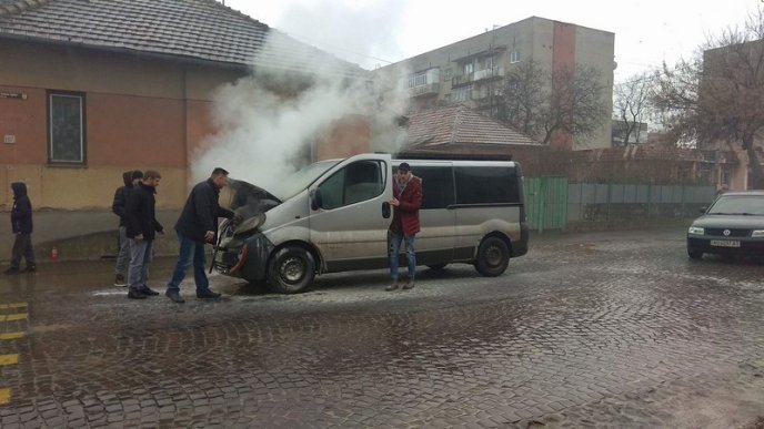 У Мукачеві загорівся автомобіль: нові подробиці від власника авто – 07