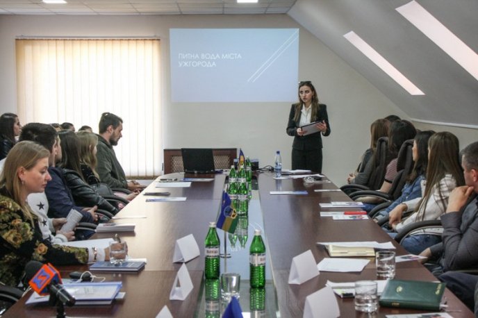 В Ужгороді за «круглим столом» обговорили найактуальніші екологічні проблеми Закарпаття – 03 В Ужгороді за «круглим столом» обговорили найактуальніші екологічні проблеми Закарпаття – 03