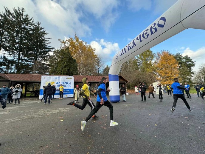 У містах Закарпаття долучилися до забігу «Acting for survivors» – 05