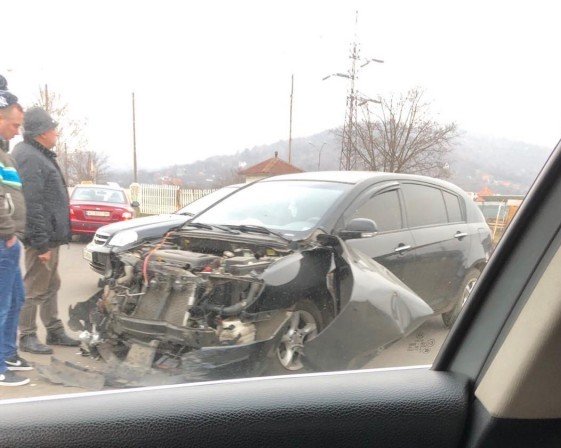 У Мукачеві зіткнулись автомобілі: рух ускладнено – 01