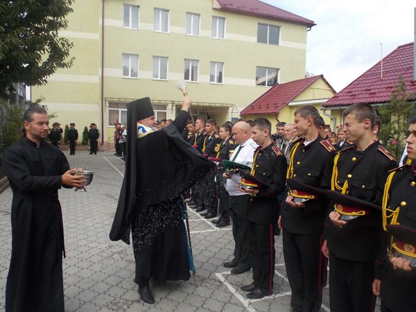 Владика Феодор відслужив молебень у Мукачівському військовому ліцеї з посиленою військово-фізичною підготовкою (ФОТО) – 09