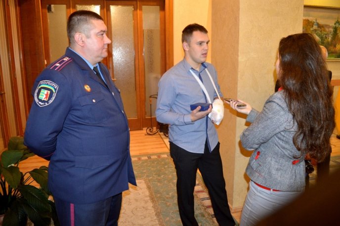 Губернатор нагородив поліцейських, котрі, ризикуючи життям, знешкодили небезпечного злочинця – 04