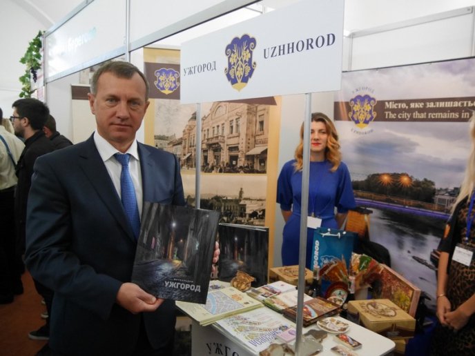 В Ужгороді стартувала найбільша туристична виставка області – 07