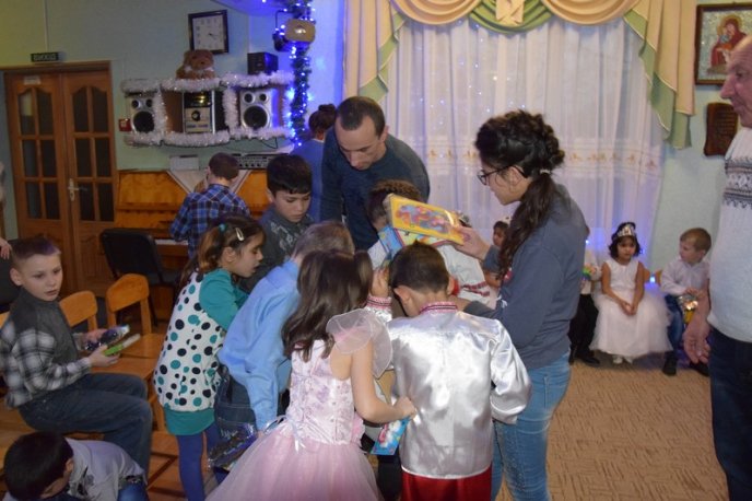 Подарували дітям радість – 36