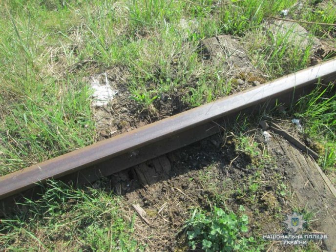 Двох молодих мукачівців піймали "на гарячому", коли ті вчиняли злочин – 02