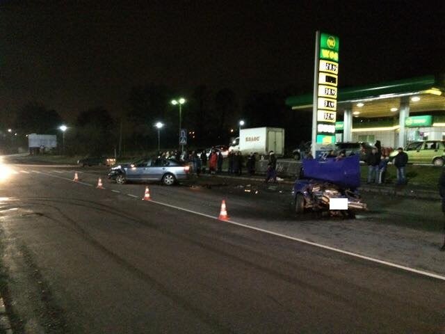 У мікрорайоні "Шахта" в Ужгороді зіткнулись два автомобілі: водія "ВАЗу" забрала швидка – 03