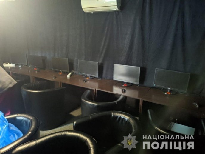 У кілька закладів Ужгорода і Мукачева навідалась поліція – 08 У кілька закладів Ужгорода і Мукачева навідалась поліція – 08