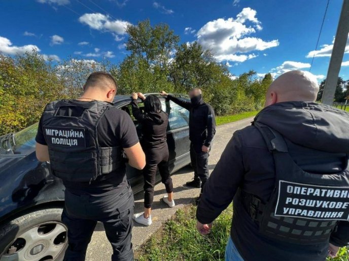 На Закарпатті поліція викрила "бізнесменку" – 04