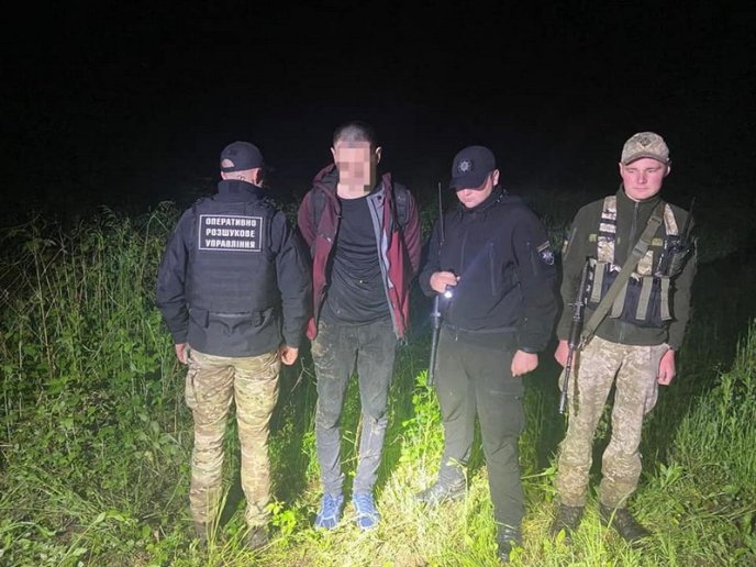 На кордоні зі Словаччиною затримали 6 чоловіків – 02