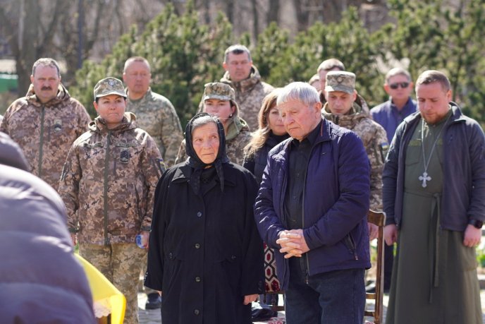 В обласному центрі провели в останню путь полеглого воїна – 06