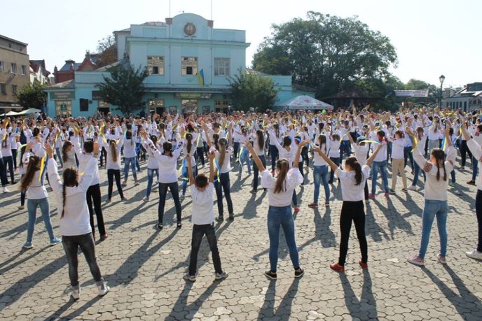 В рамках Дня міста Ужгород відбувся масштабний танцювальний флешмоб – 16