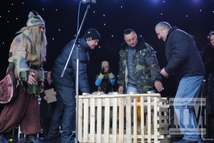 Переможцем цьогорічного фестивалю "Червене вино - 2013" став Василь Лендьєл з міста Мукачева (ФОТО) – 12 Переможцем цьогорічного фестивалю "Червене вино - 2013" став Василь Лендьєл з міста Мукачева (ФОТО) – 12