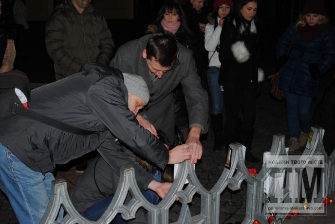 Мукачівці пом’янули героїв, які загинули на Майдані (ФОТО) – 04