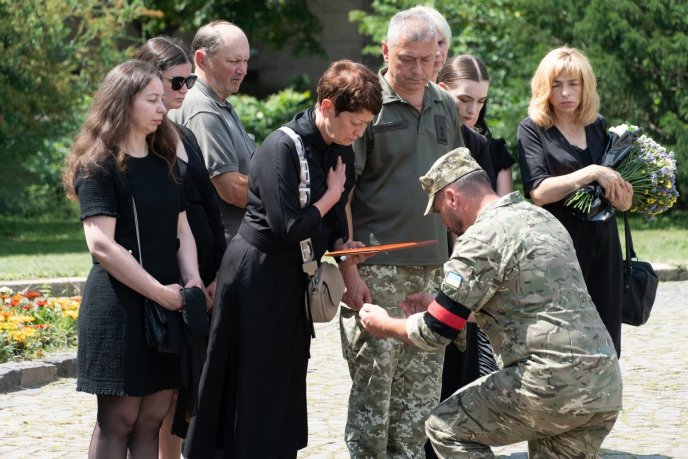 24 лютого 2022 року прийшов у військкомат: на Закарпатті поховали підполковника – 08