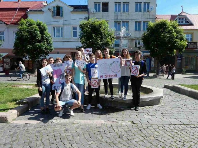 Школярі Мукачева провели антицигаркову акцію – 04