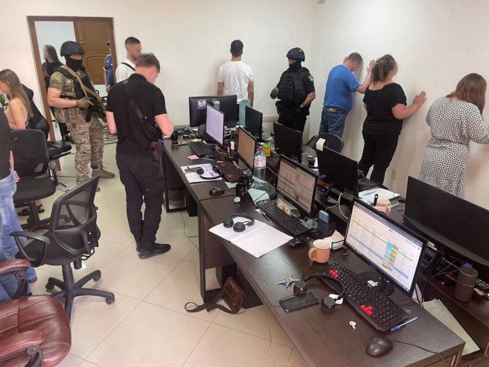 Резонансне викриття в Ужгороді: поліція розповіла, що відбувалось у місті – 01