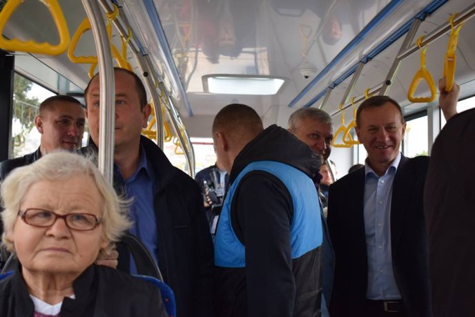 Сьогодні вулицями Ужгорода почали курсувати нові автобуси – 06