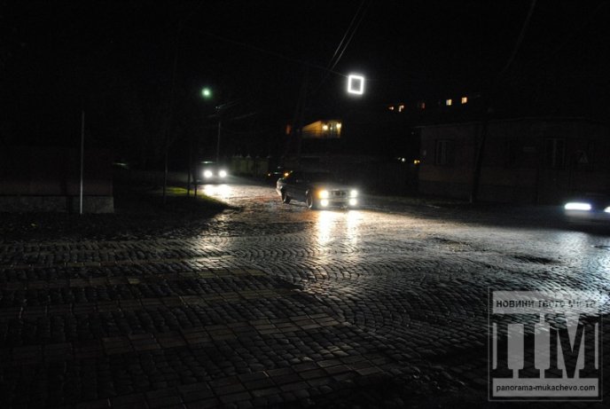 Ноу-хау від дорожників: у Мукачеві знаки вночі вже навіть світяться (ФОТОФАКТ) – 07