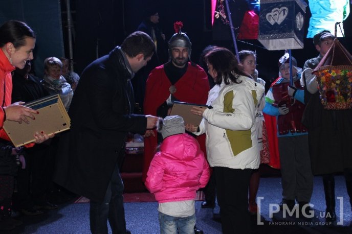 Яскраве святкування Дня святого Мартина у Мукачеві: парад ліхтариків, лицарські бої та вогняне шоу – 79 Яскраве святкування Дня святого Мартина у Мукачеві: парад ліхтариків, лицарські бої та вогняне шоу – 79