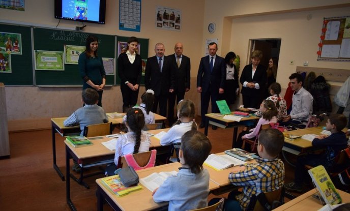 В Ужгородській міськраді розповіли, чому дружина Порошенка відвідала саме школу №20 – 09