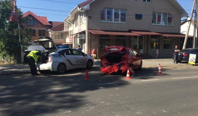 В Ужгороді на вулиці Собранецькій зіткнулися дві машини – 04