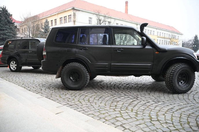 Закарпаття передало позашляховики для потреб військових – 04